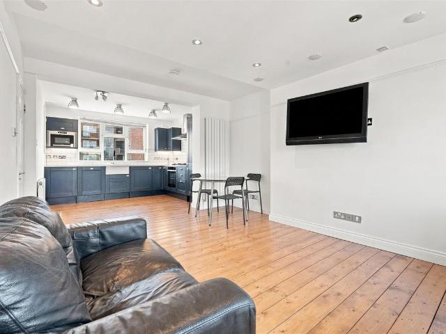 Apartment for rent in Brownswood Park, Greater London