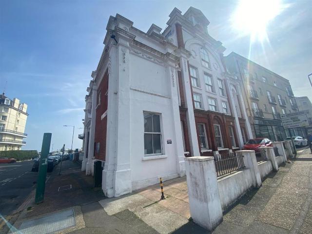 Apartment for rent in Roselands, Eastbourne
