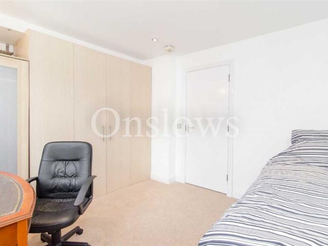 Studio for rent in Brompton, Greater London