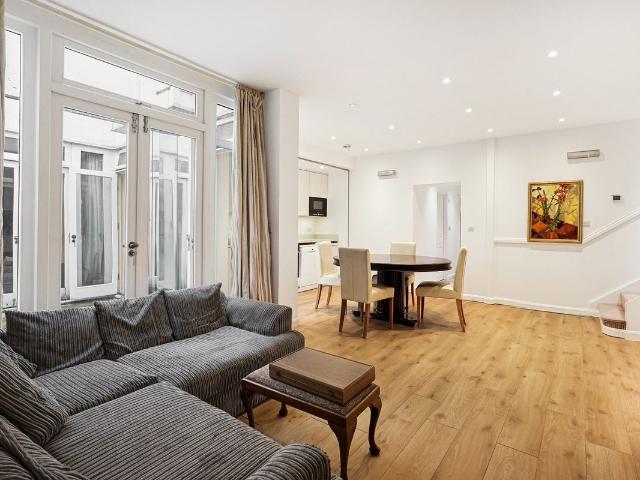 House for rent in Royal Borough of Kensington and Chelsea, Greater London