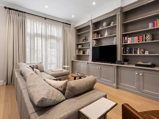 House for rent in South Kensington, Greater London