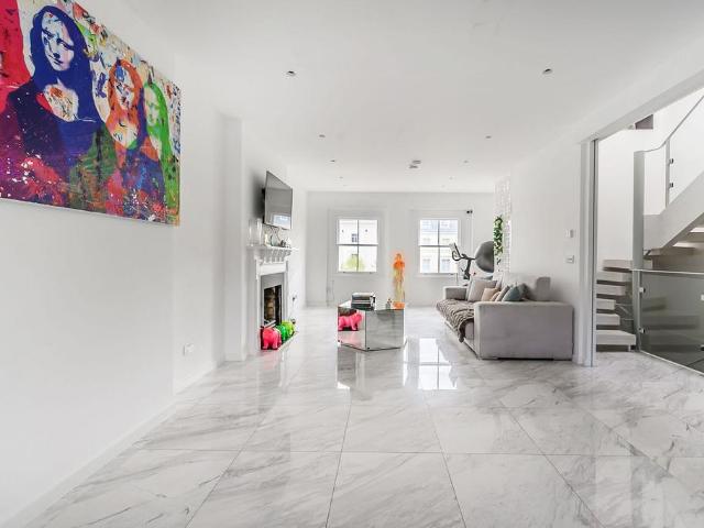 Apartment for rent in Brompton, Greater London