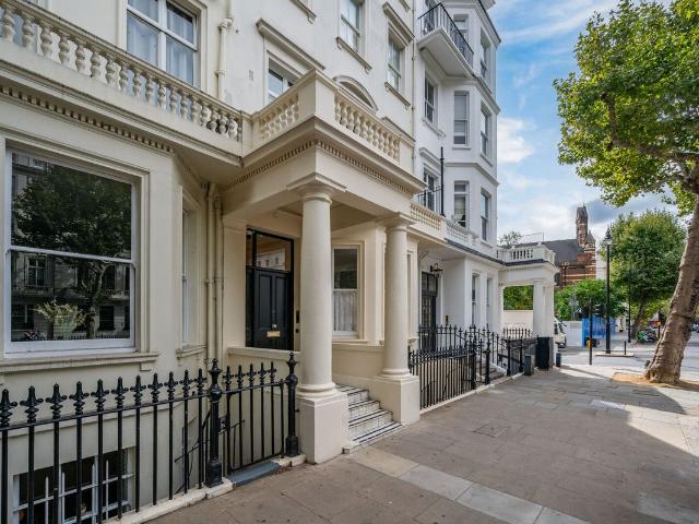 Apartment for rent in Brompton, Greater London