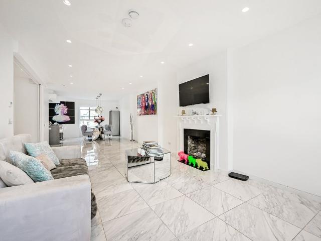 Apartment for rent in Brompton, Greater London