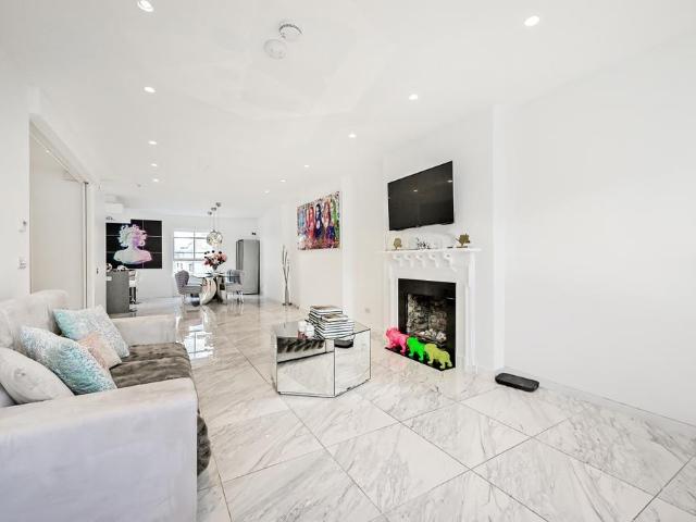 House for rent in Brompton, Greater London