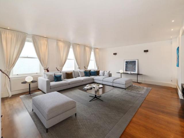 Apartment for rent in Brompton, Greater London