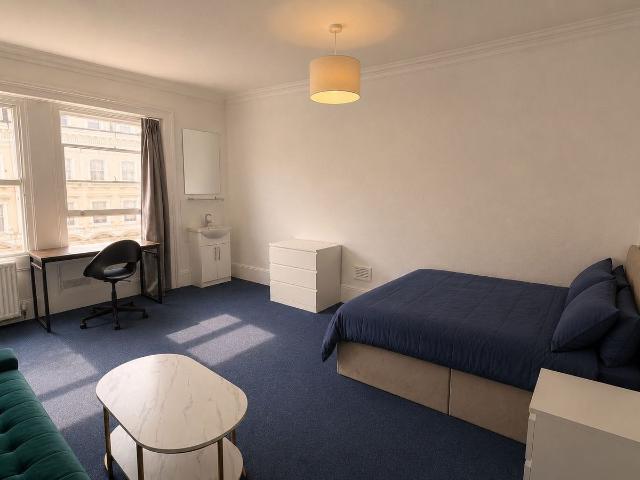 House for rent in Royal Borough of Kensington and Chelsea, Greater London