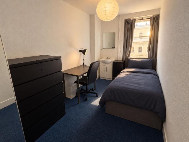 Room for rent in South Kensington, Greater London