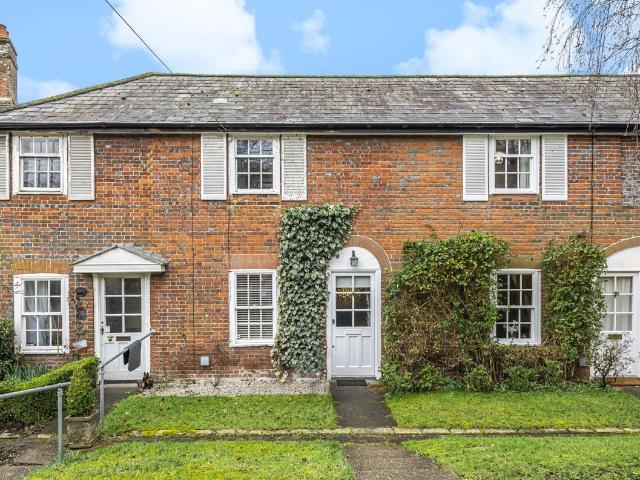 House for rent in Amersham and Villages Community Board, Winchmore Hill