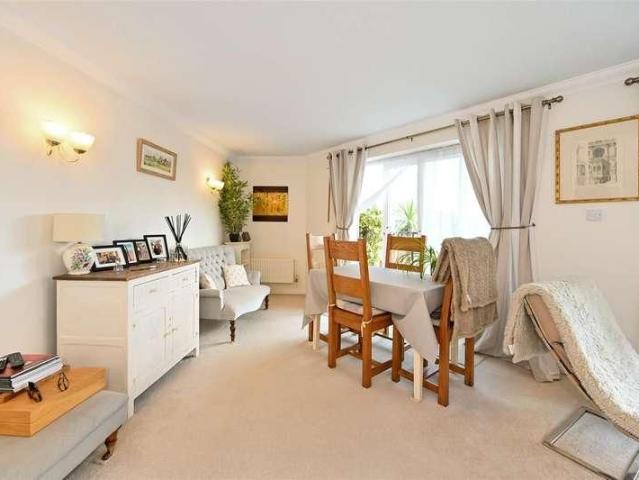 Apartment for rent in Arundel, Clapham