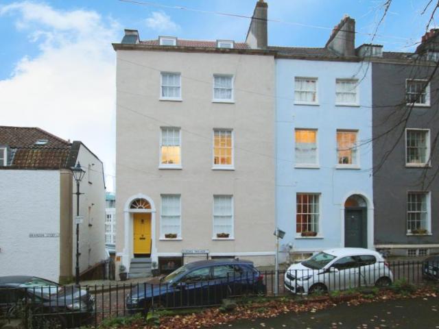 Apartment for rent in Spike Island, Feckenham
