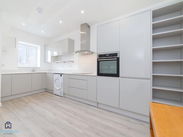 Apartment for rent in London Borough of Ealing, Park Royal