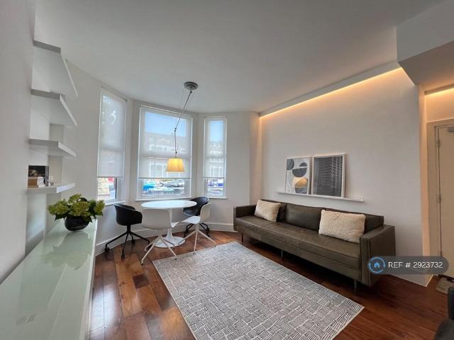 Apartment for rent in Brondesbury, Greater London