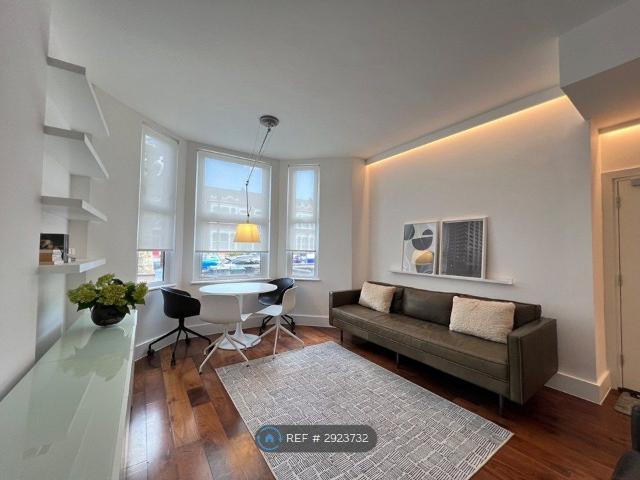 Apartment for rent in Brondesbury, Greater London
