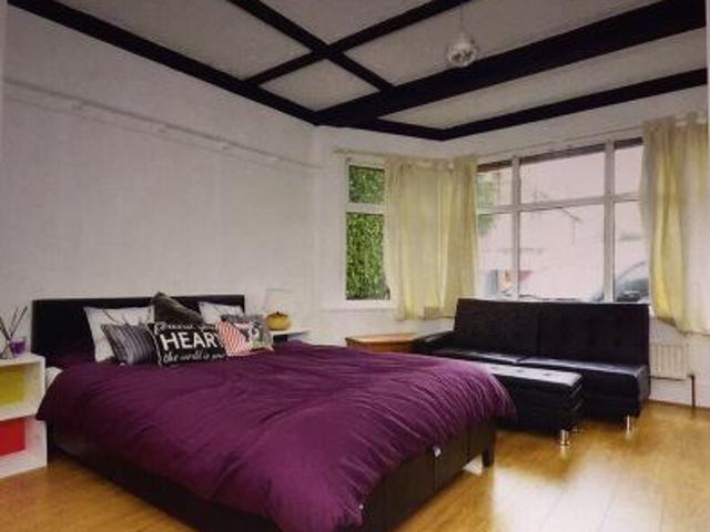 Apartment for rent in Brondesbury, Greater London