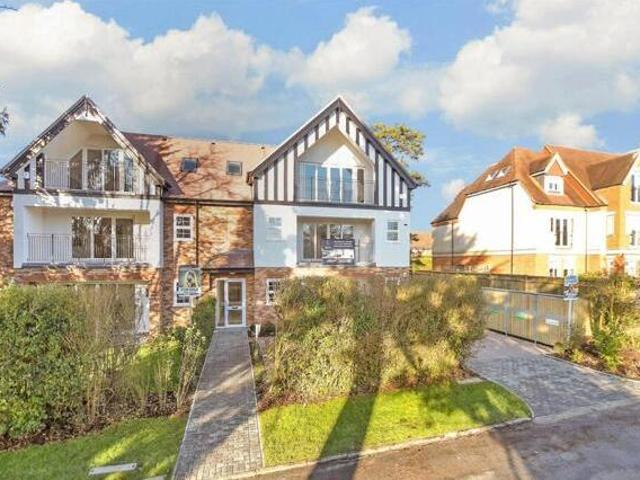 House for sale in Hillview, Surrey