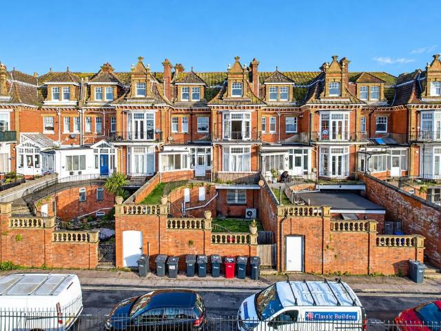 Studio for rent in Roundham, Paignton