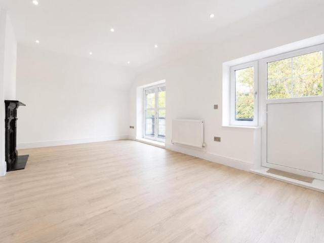 Apartment for rent in London Borough of Merton, Mitcham