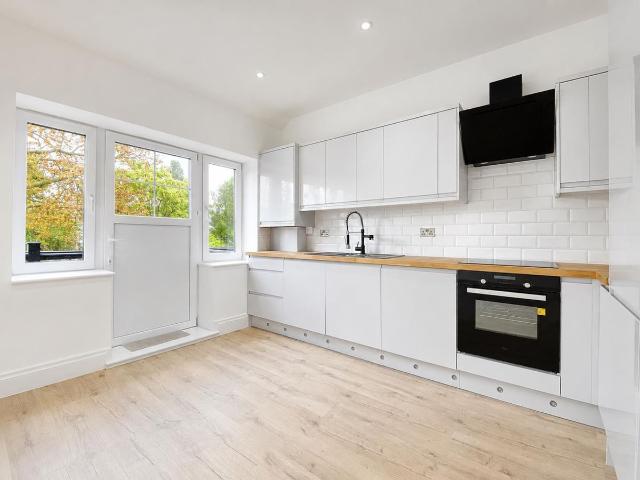 Apartment for rent in London Borough of Merton, Mitcham