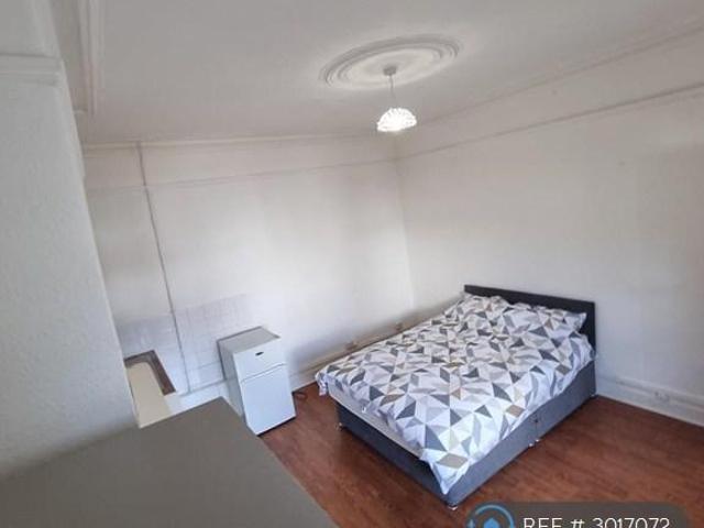 House for rent in City Centre, Wheatley