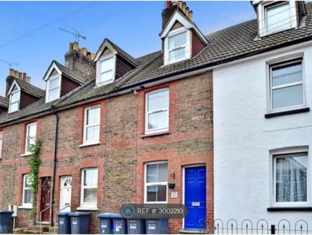 Apartment for rent in Perryfields, West Sussex