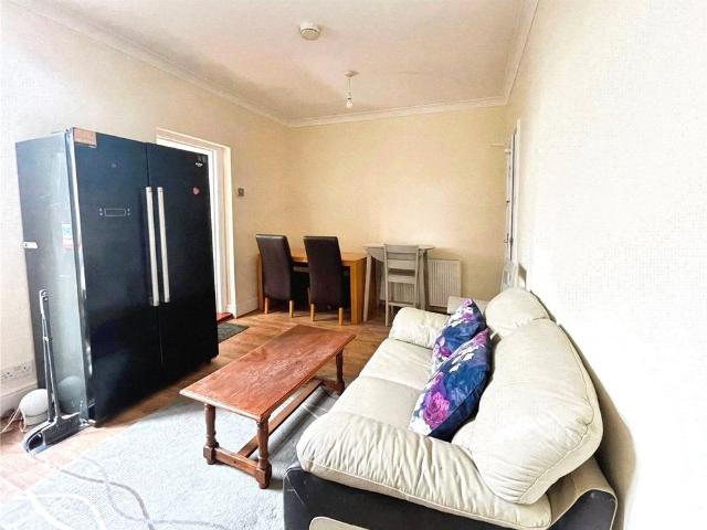 House for rent in Row Town, Surrey
