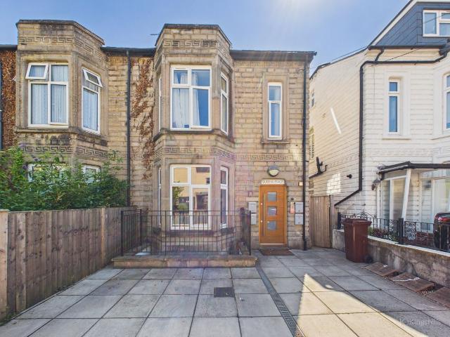 Apartment for rent in Totteridge, Cressex