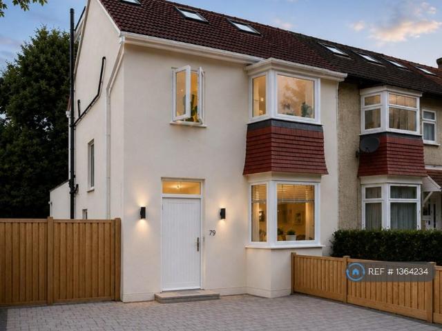 House for rent in Motspur Park, Greater London