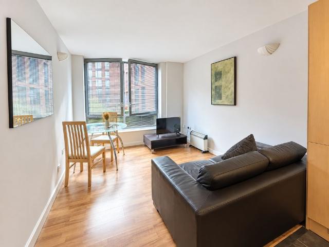 Room for rent in The Meadows, Haddon