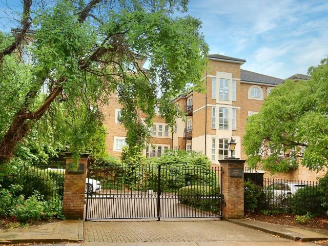 Apartment for rent in North Sheen, Greater London