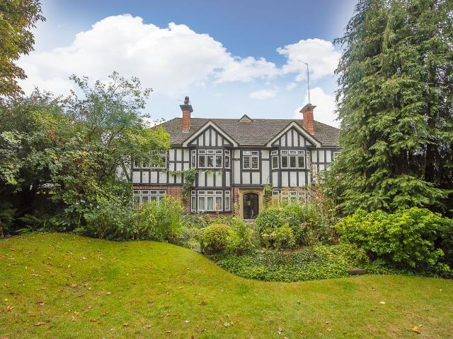Apartment for rent in Hampton Hill, Greater London
