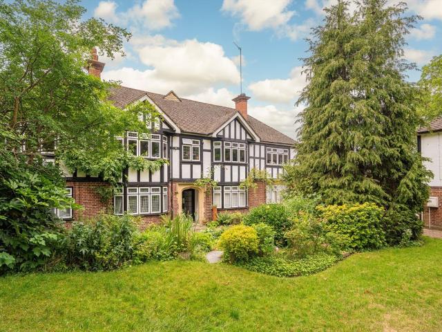 Apartment for rent in Hampton Hill, Greater London