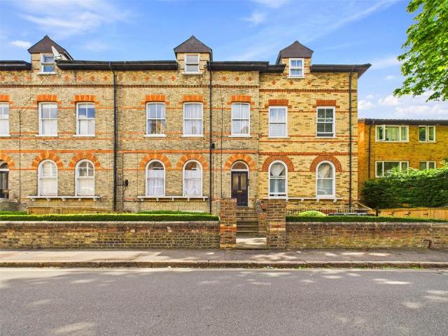 Apartment for rent in St Margarets, Greater London