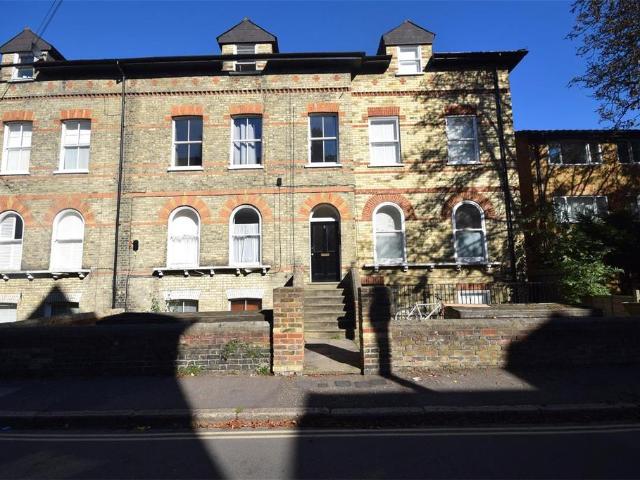 Apartment for rent in St Margarets, Greater London