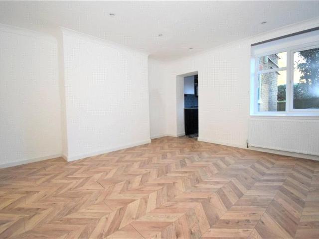 Apartment for rent in St Margarets, Greater London