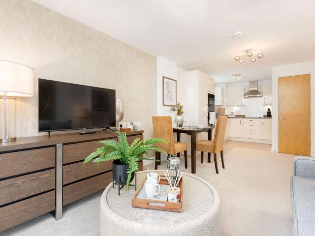 Apartment for rent in Blackhills, Surrey