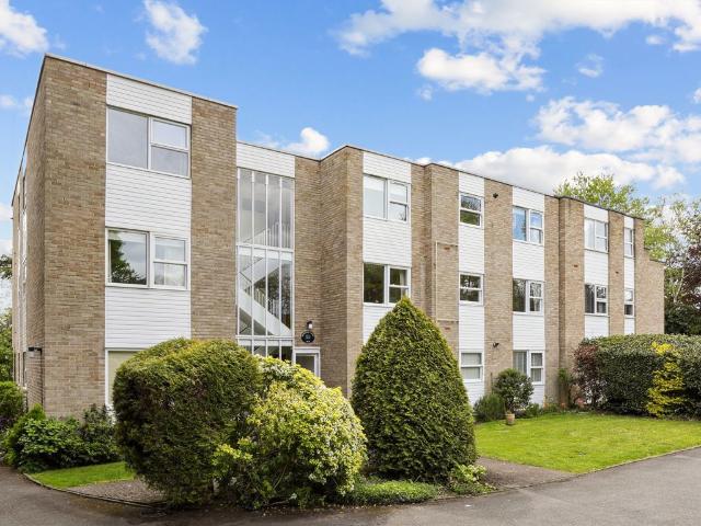 Apartment for rent in Blackhills, Surrey