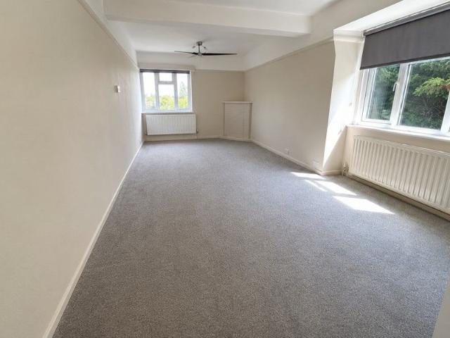 Apartment for rent in Weybridge, Elmbridge