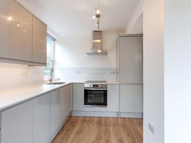 Apartment for rent in Weybridge, Elmbridge