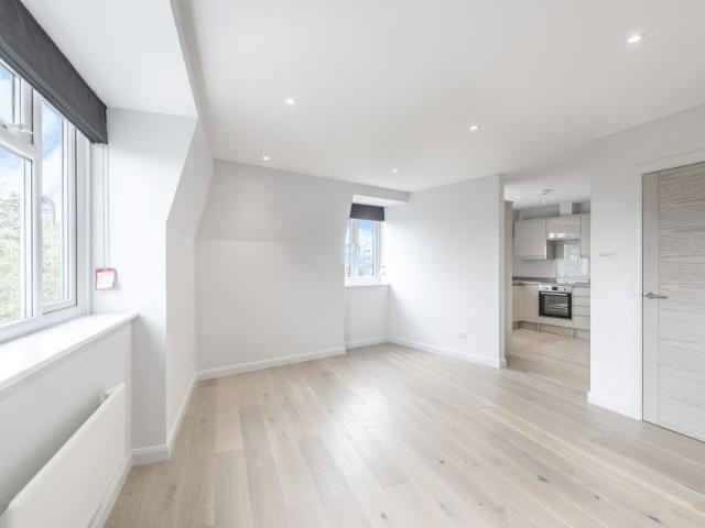 Apartment for rent in Weybridge, Elmbridge