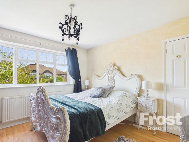 Room for rent in Sparrow Farm, Greater London