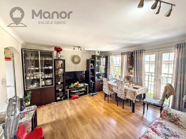Apartment for rent in Manor Park, Greater London