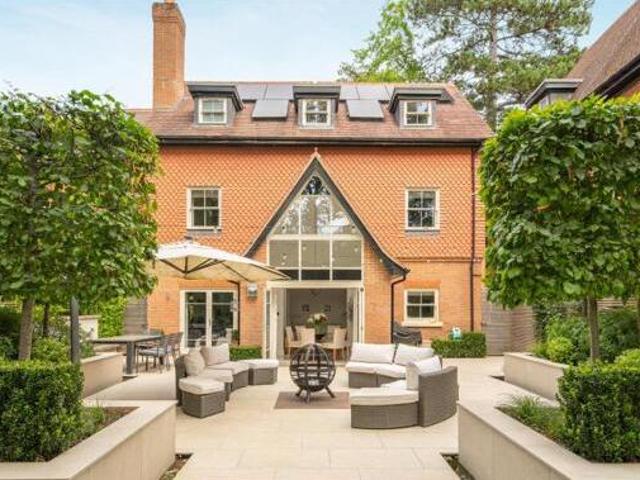 House for sale in Ascot