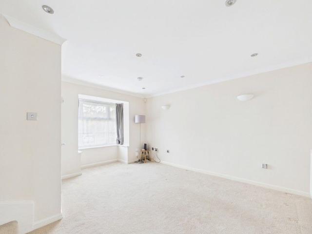 House for rent in Frogmore, Hart