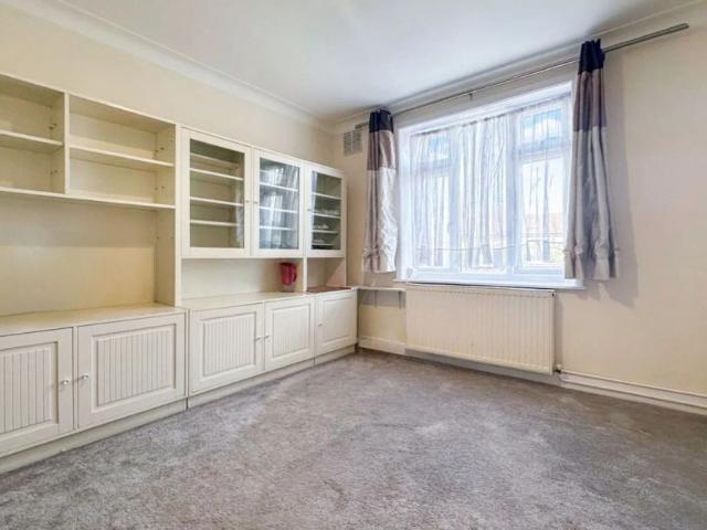 Apartment for rent in Kingsbury, Greater London