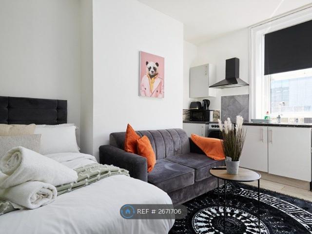 Studio for rent in Huddersfield, West Yorkshire