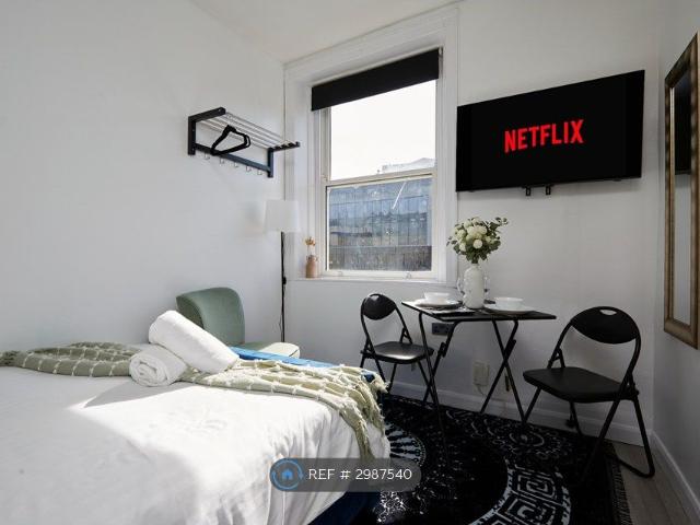 Studio for rent in Huddersfield, West Yorkshire