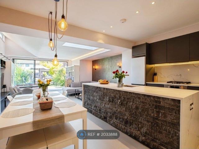 House for rent in South Wimbledon, Greater London