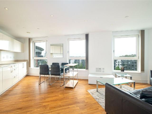 Apartment for rent in Queensland Road, Greater London