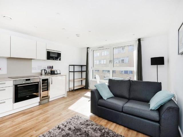 Studio for rent in Queensland Road, Greater London